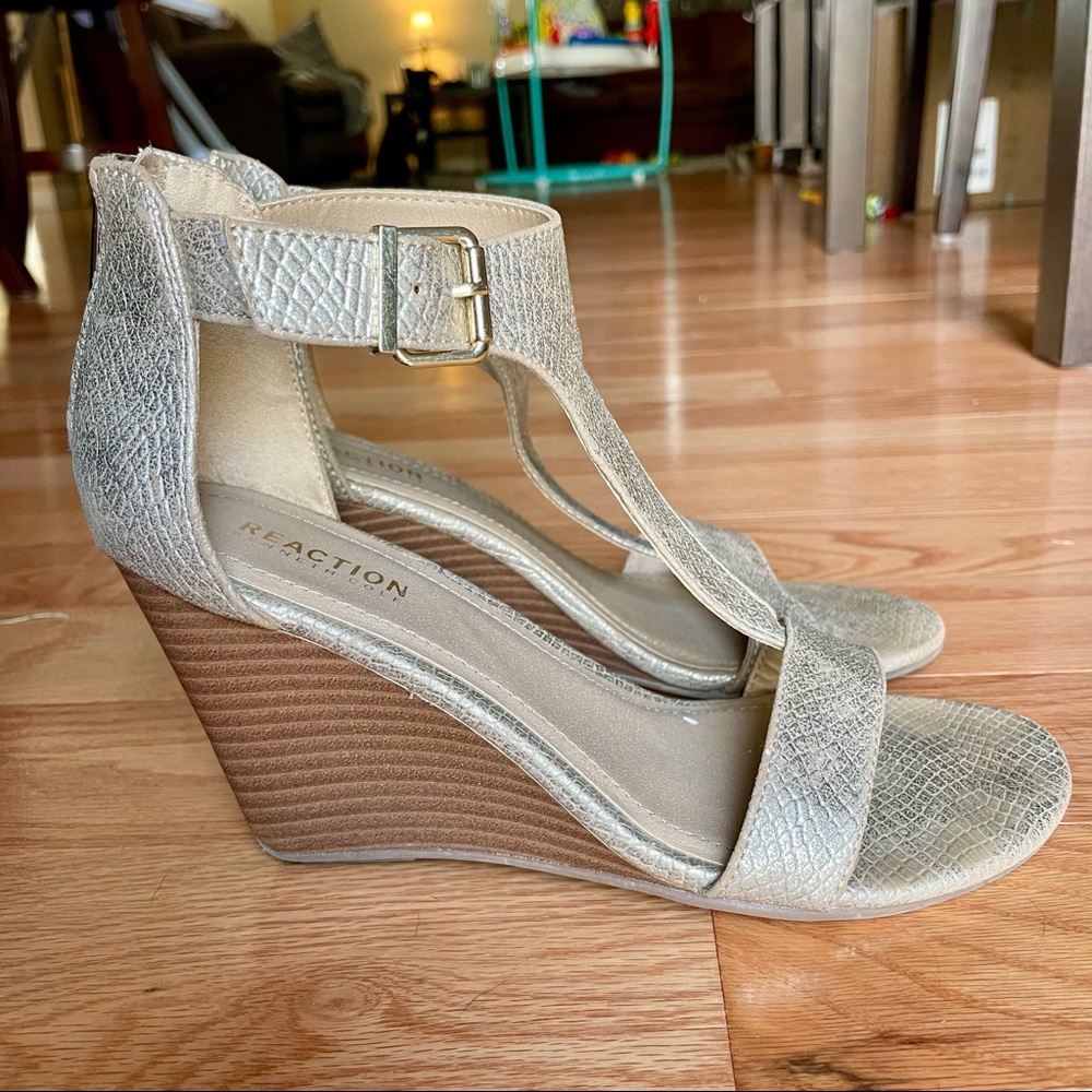 Kenneth Cole REACTION Ava Brave gold wedges